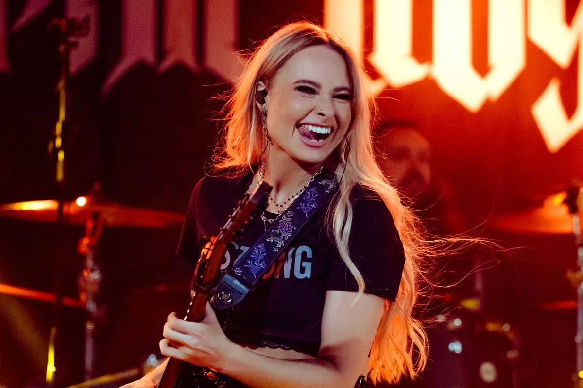 Machine Gun Kelly Guitarist Sophie Lloyd's Net Worth Revealed
